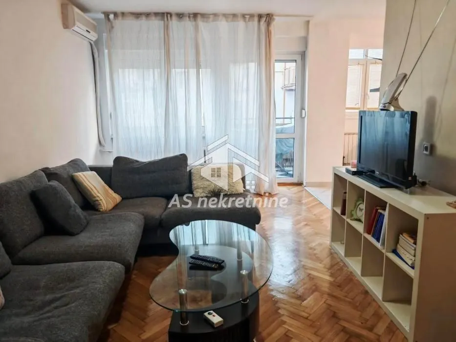Rent, three bedroom apartment, 73m², Kalenić Pijaca, Vračar Sve Podlokacije