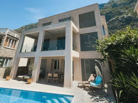 Sale, house, 267m², Dobrota, Kotor