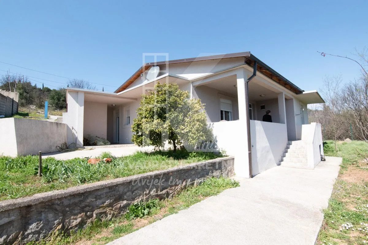 Sale, house, 130m², Malo Brdo, Podgorica