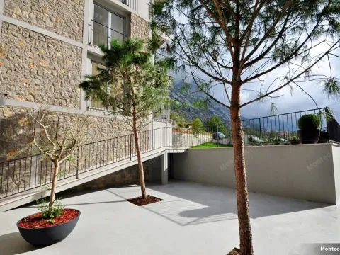 Sale, one bedroom apartment, 52m², Dobrota, Kotor - image 21