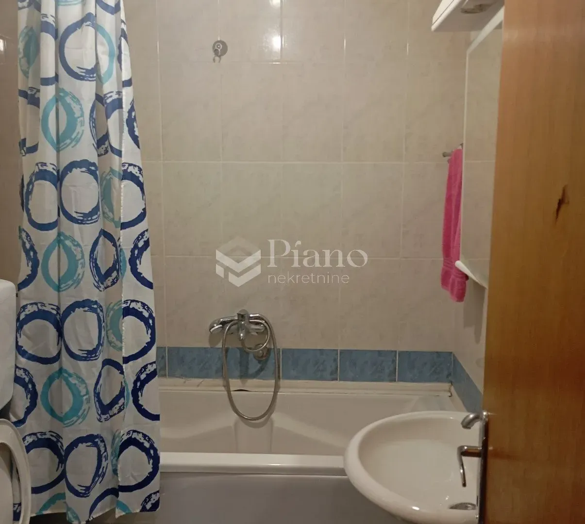 Izdavanje, jednosoban stan, 43m², Krivi Most, Podgorica