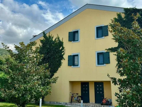 Kuća in Lastva Grbaljska