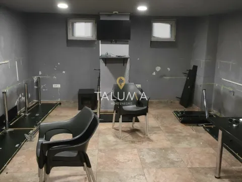 Izdavanje, poslovni prostor, 36m², Preko Morače, Podgorica - image 1