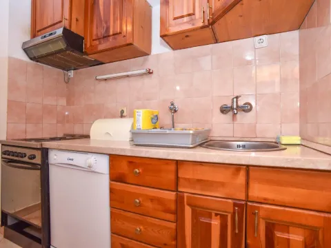 Rent, three bedroom apartment, 130m², Budva, Crna Gora - image 8