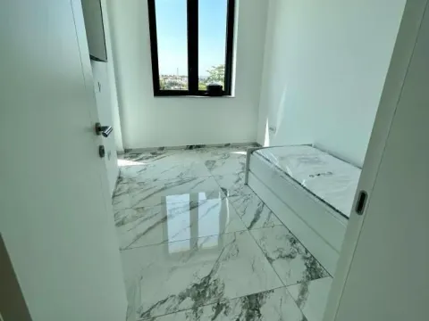 Izdavanje, kuća, 180m², Sremska Kamenica, Petrovaradin - image 9