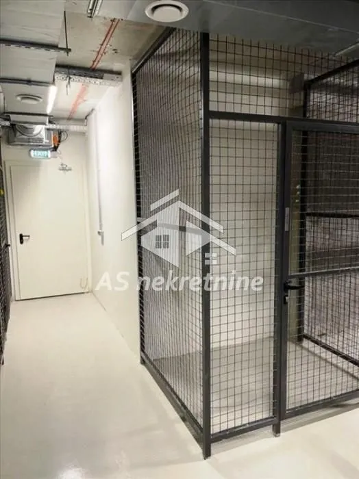 Izdavanje, četvorosoban stan, 111m², Savski Venac, Beograd