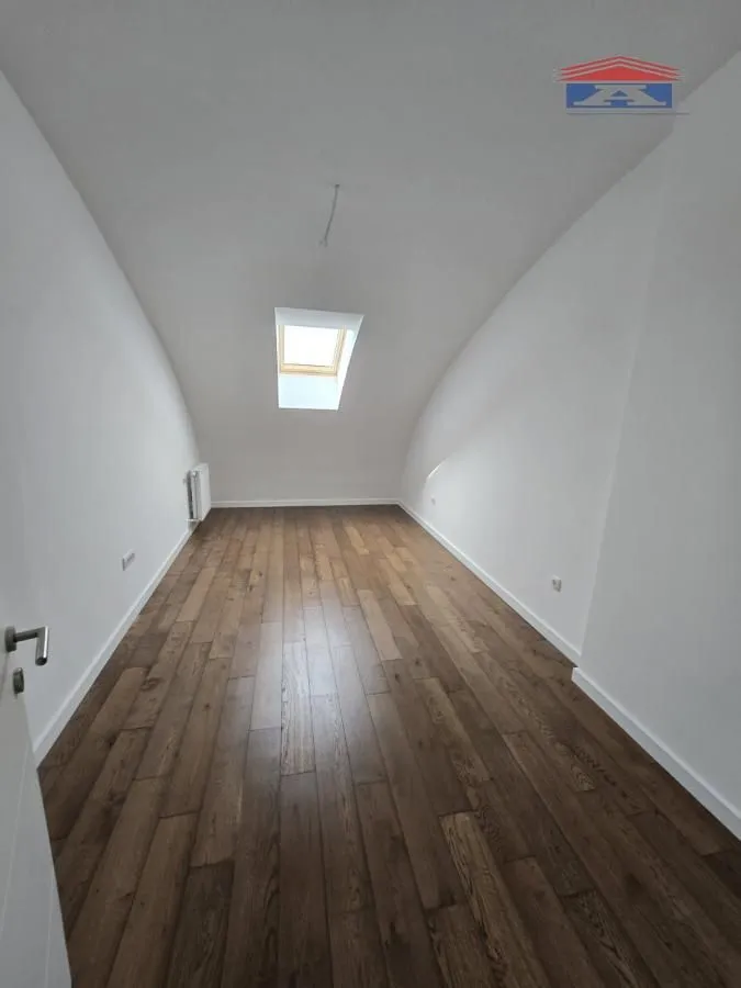 Prodaja, četvorosoban stan, 117m², Novo naselje, Novi Sad