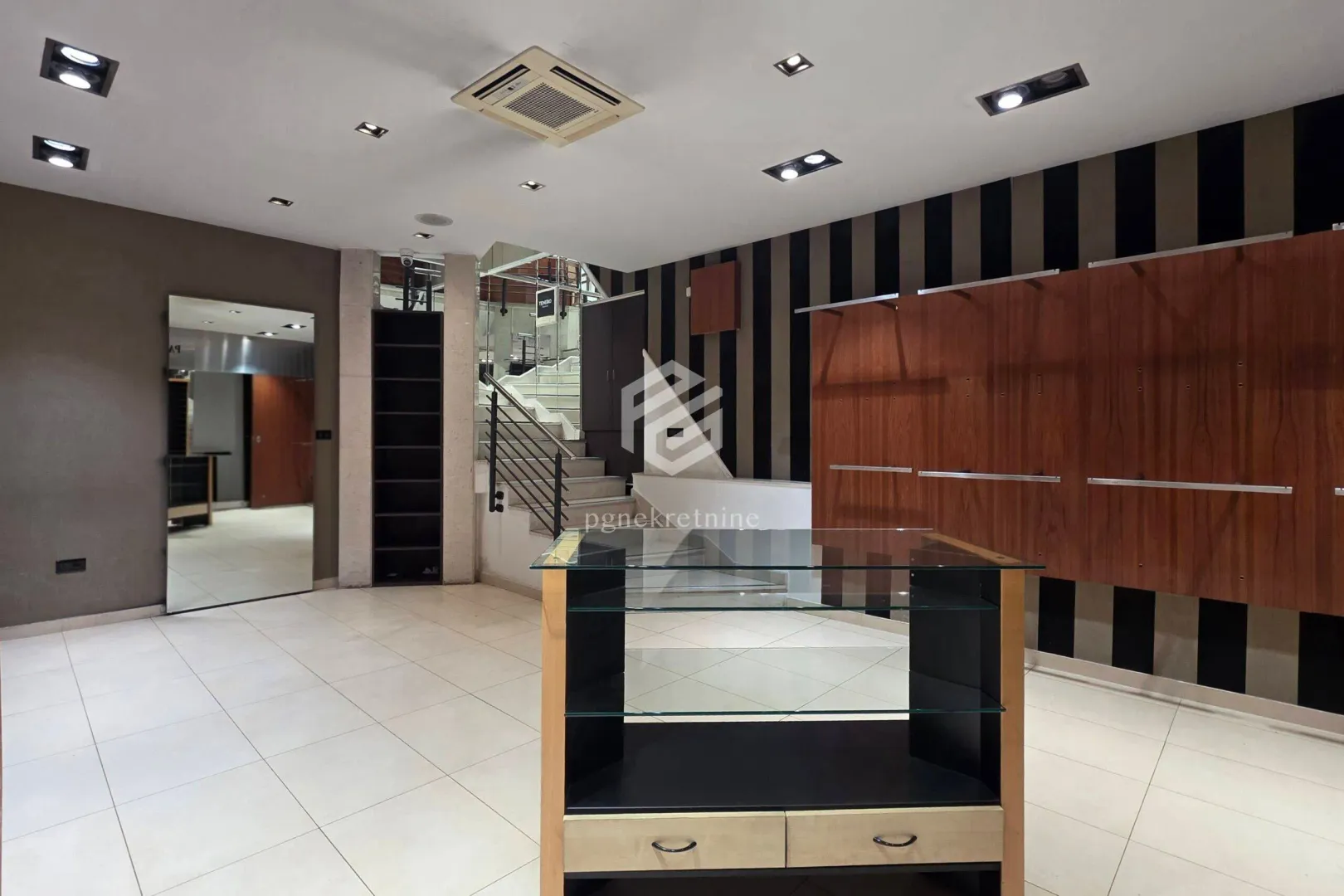 Rent, office space, 69m², Centar, Podgorica