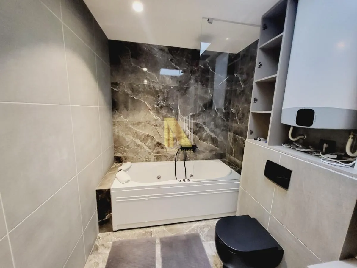 Prodaja, četvorosoban stan, 122m², Grbavica, Novi Sad Sve Podlokacije