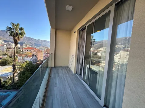 Izdavanje, dvosoban stan, 54m², Bečići, Budva - image 2