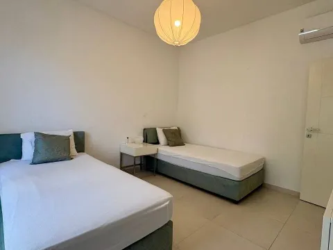 Rent, two bedroom apartment, 100m², Tivat, Crna Gora - image 11
