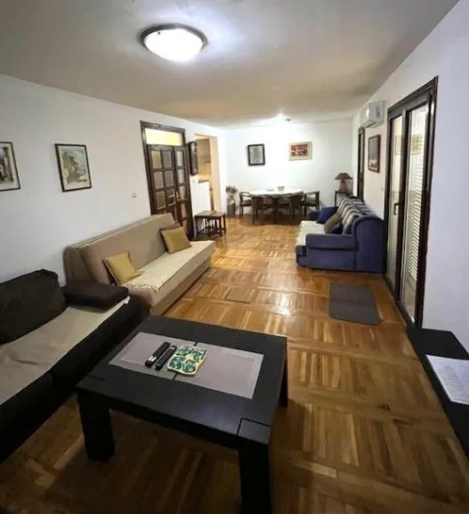 Izdavanje, dvosoban stan, 80m², Budva, Crna Gora