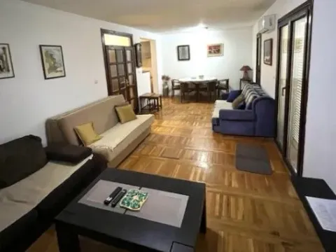 Izdavanje, dvosoban stan, 80m², Budva, Crna Gora - image 1
