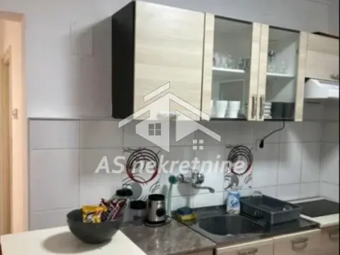 Izdavanje, trosoban stan, 80m², Stari Grad, Beograd - image 9