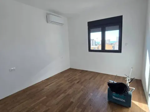 Prodaja, dvosoban stan, 200000m², Centar, Bar - image 8