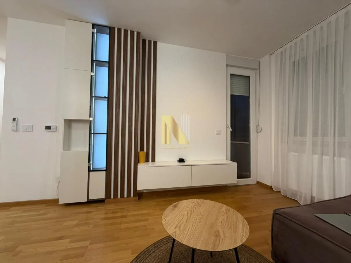 Izdavanje, dvosoban stan, 45m², Novi Sad, Srbija