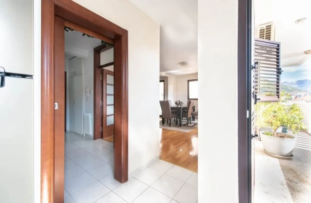 Prodaja, trosoban stan, 120m², Mainski Put, Budva
