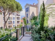 Izdavanje, dvosoban stan, 95m², Luštica Bay, Tivat - image 1