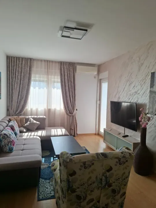 Rent, two bedroom apartment, 72m², City Kvart, Podgorica