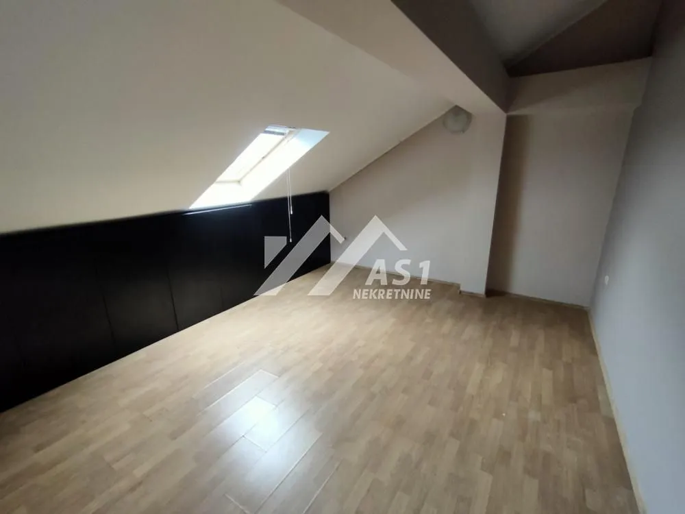 Izdavanje, četvorosoban stan, 103m², Detelinara, Novi Sad Sve Podlokacije