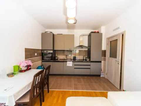 Izdavanje, dvosoban stan, 70m², Stari Aerodrom, Podgorica - image 4