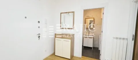 Rent, three bedroom apartment, 68m², Višnjica, Palilula Sve Podlokacije - image 6