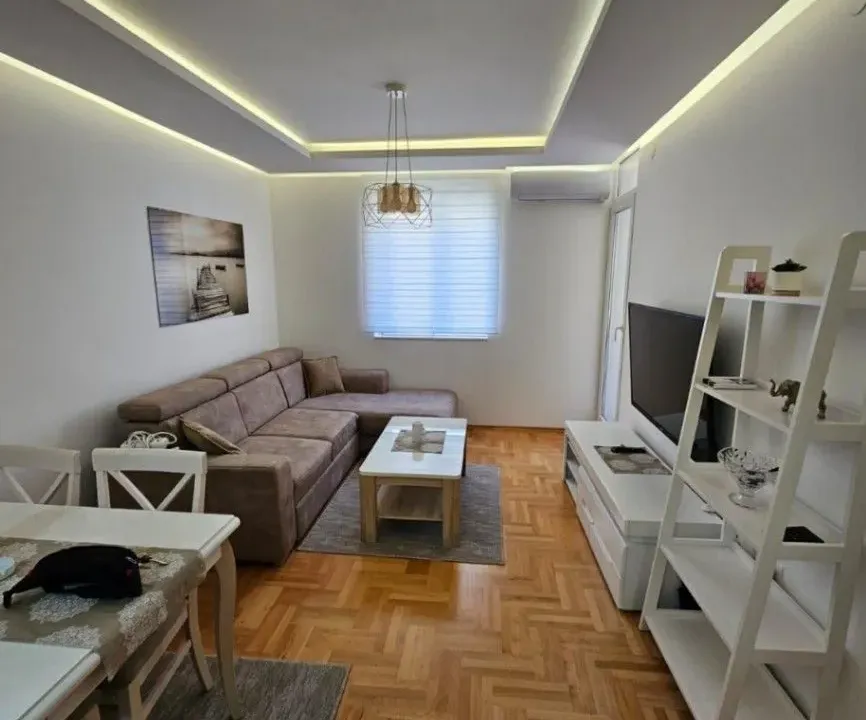 Izdavanje, trosoban stan, 100m², Dubovica, Budva