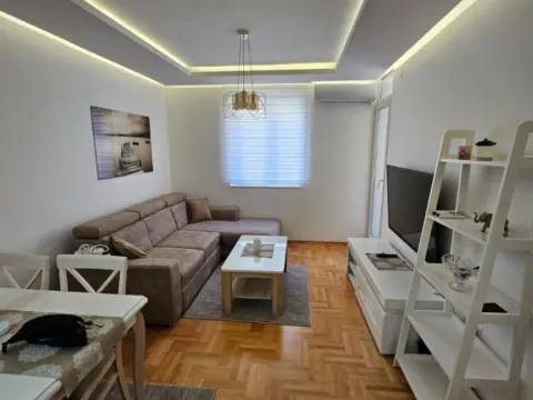 Izdavanje, trosoban stan, 100m2, Dubovica, Budva Izdavanje, trosoban stan, 100m2, Dubovica, Budva