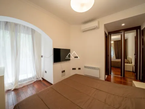 Sale, two bedroom apartment, 86m², Petrovac, Budva - image 17