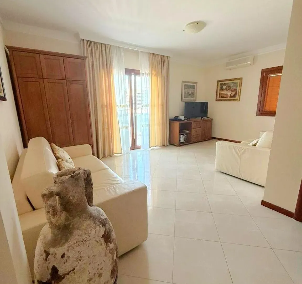 Izdavanje, dvosoban stan, 85m², Rafailovići, Budva