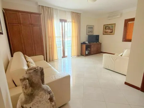 Izdavanje, dvosoban stan, 85m², Rafailovići, Budva - image 2