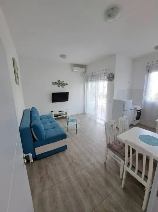 Izdavanje, jednosoban stan, 43m², Ilino, Bar