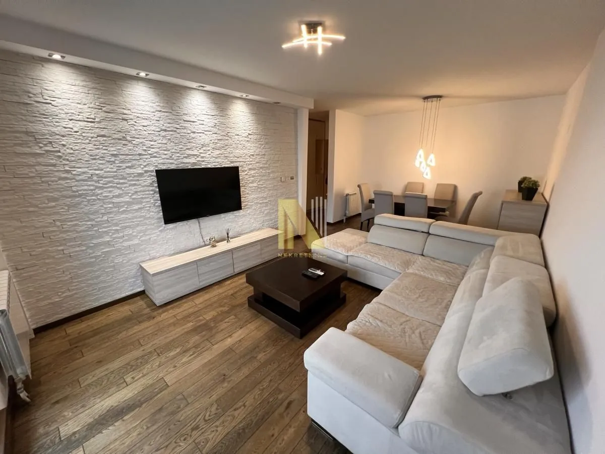 Prodaja, trosoban stan, 86m², Novi Sad, Srbija