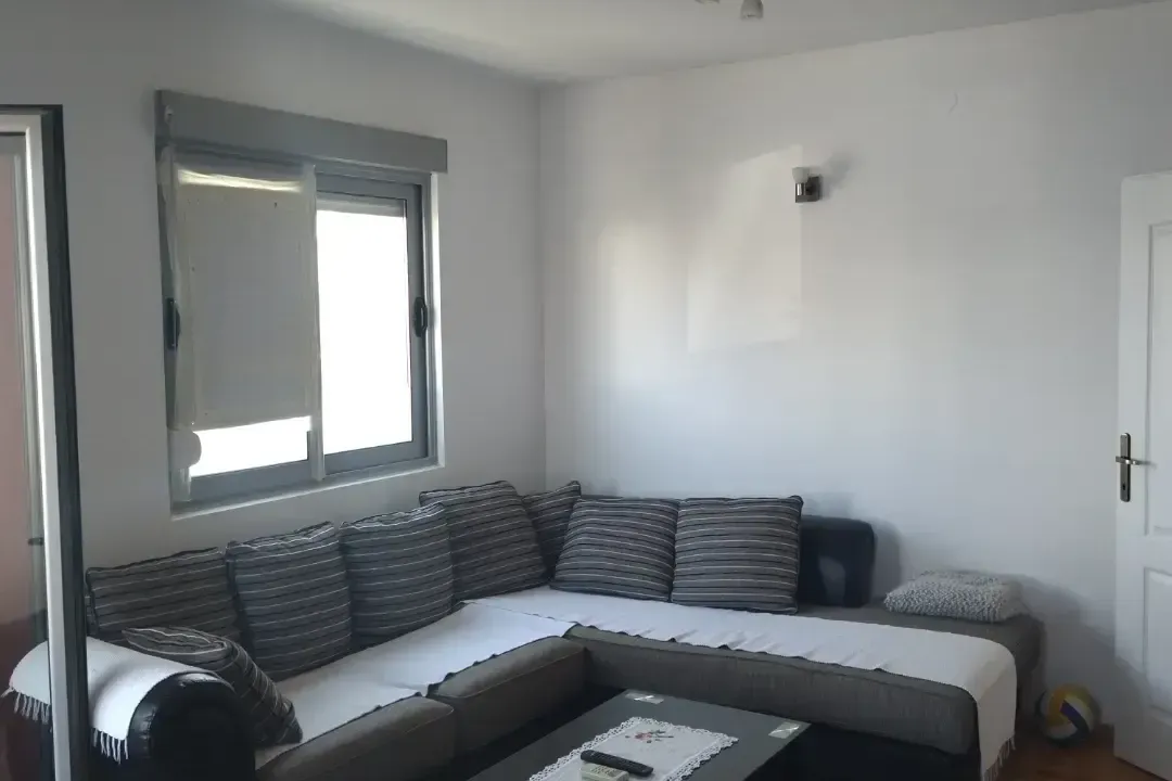 Izdavanje, jednosoban stan, 40m², Stari Aerodrom, Podgorica