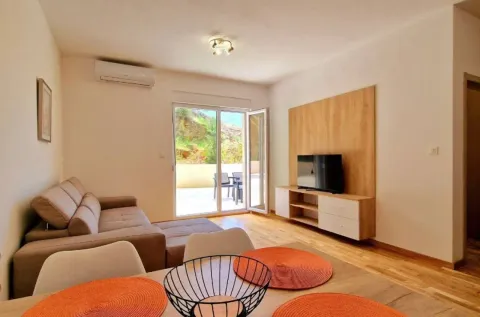 Sale, one bedroom apartment, 40m², Bečići, Budva - image 2