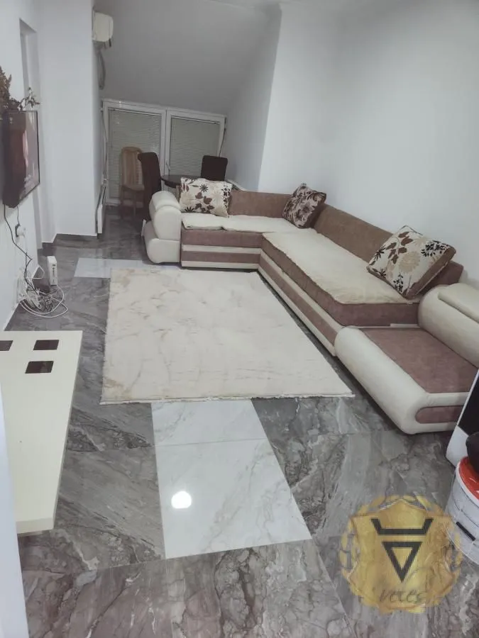 Izdavanje, trosoban stan, 54m², Savski Venac, Beograd