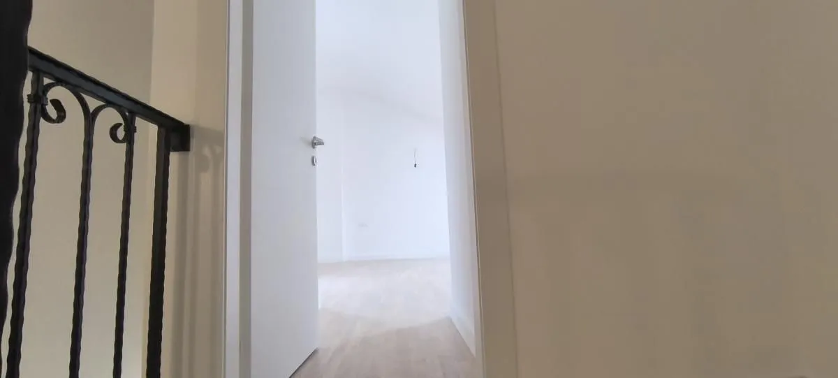 Prodaja, dvosoban stan, 126m², Dobrota, Kotor