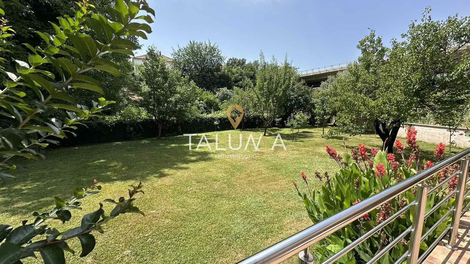 Prodaja, kuća, 300m², Centar, Podgorica