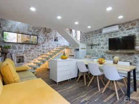 Sale, house, 216m², Đuraševići, Tivat - image 4