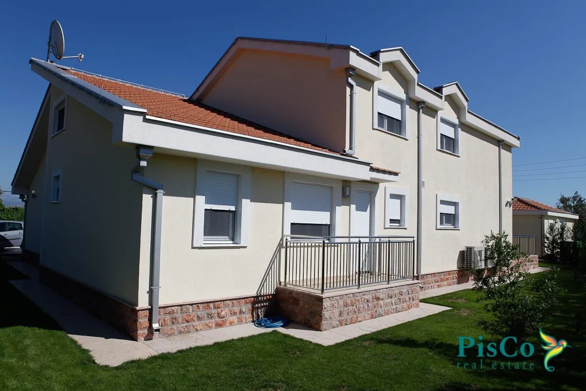 Prodaja, kuća, 254m², Donji Kokoti, Podgorica