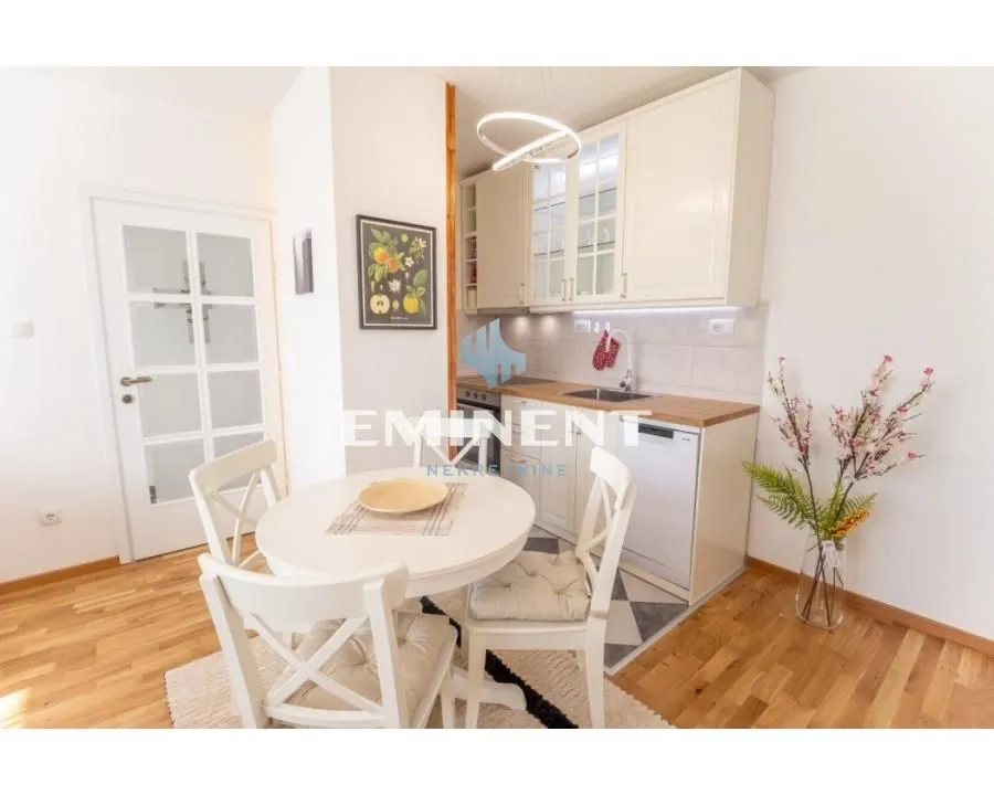 Rent, three bedroom apartment, 65m², Stari Grad, Beograd