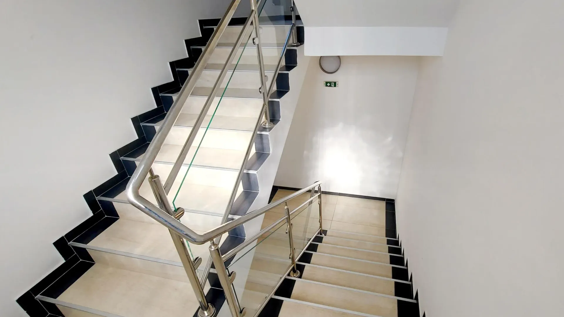 Izdavanje, poslovni prostor, 831m², Trstenik, Srbija