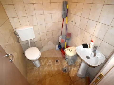 Izdavanje, poslovni prostor, 33m², Centar, Podgorica - image 4