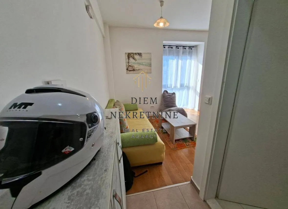 Rent, studio apartment, 33m², Centar, Bar