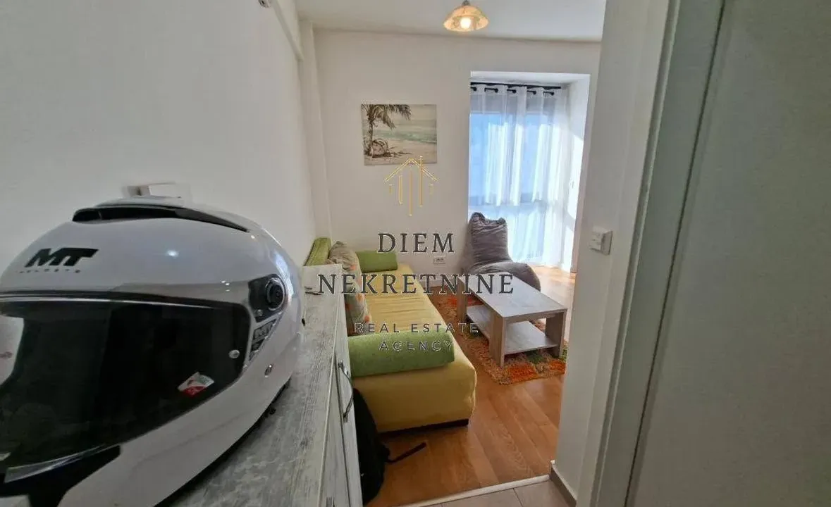 Rent, studio apartment, 33m², Centar, Bar
