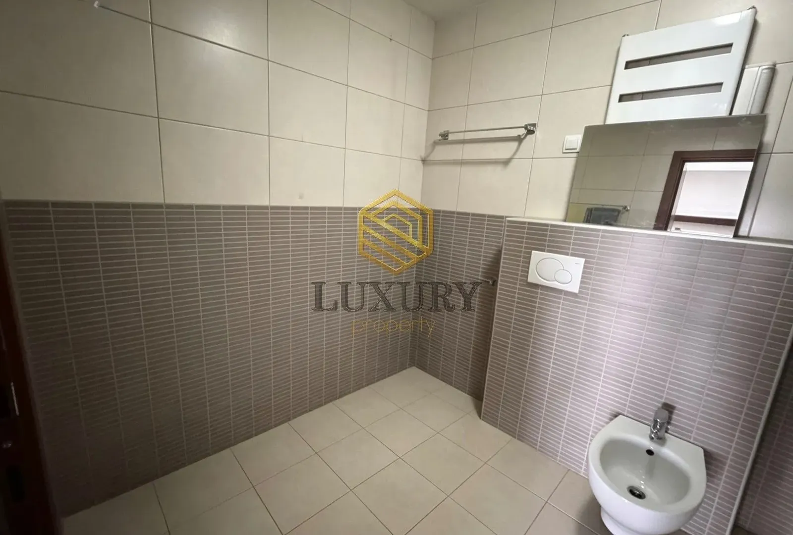 Prodaja, trosoban stan, 120m², Tološka šuma, Podgorica