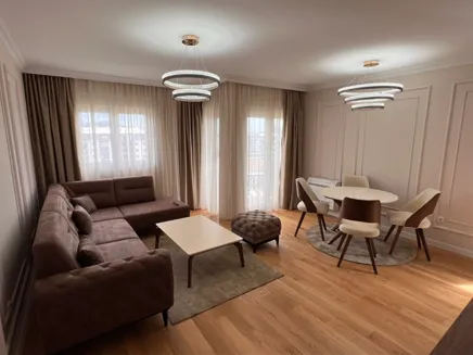 Izdavanje, dvosoban stan, 72m², Central Point, Podgorica