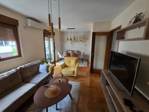 Izdavanje, dvosoban stan, 70m², Stari Aerodrom, Podgorica - image 5