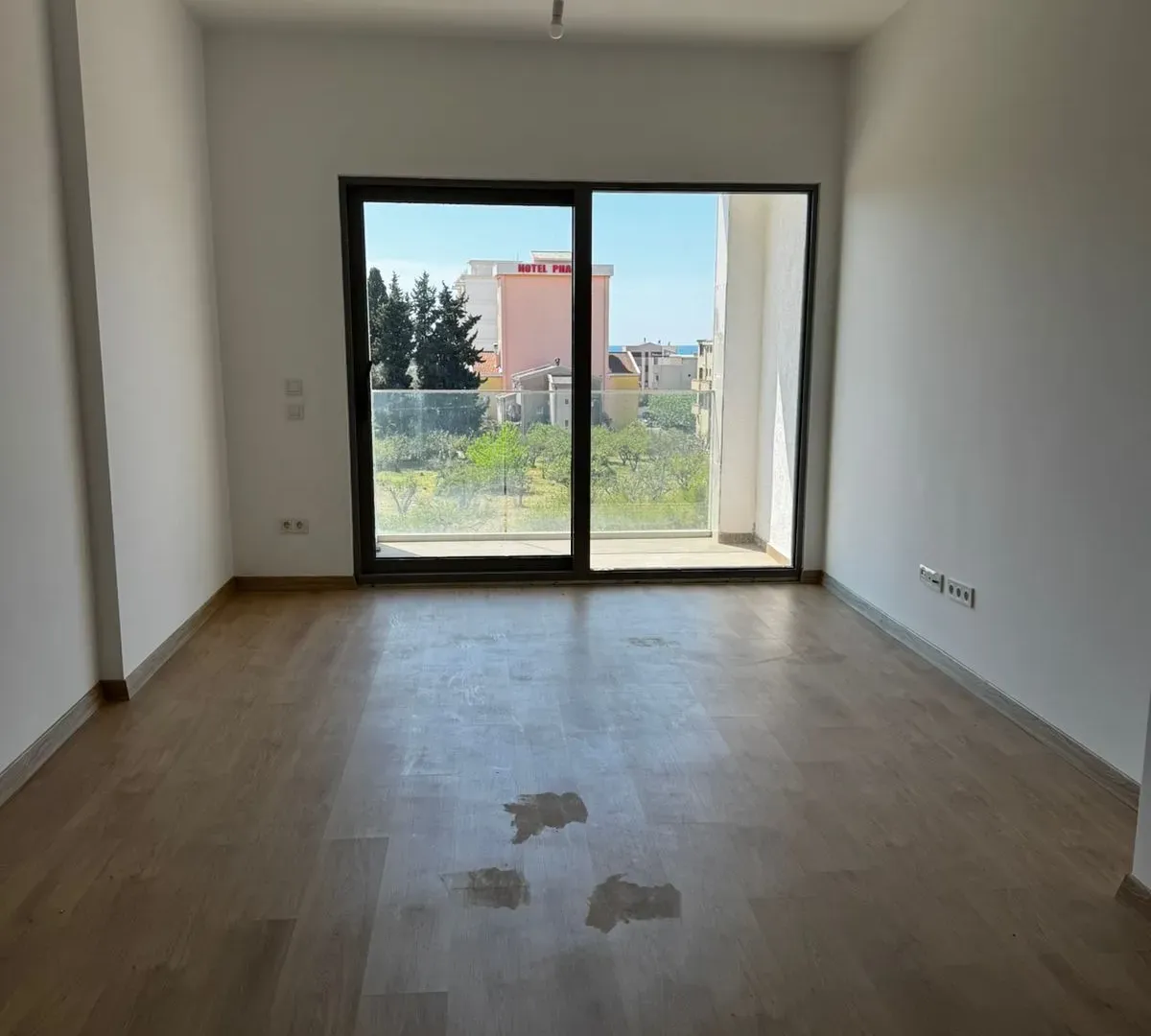 Sale, two bedroom apartment, 74m², Centar, Bar