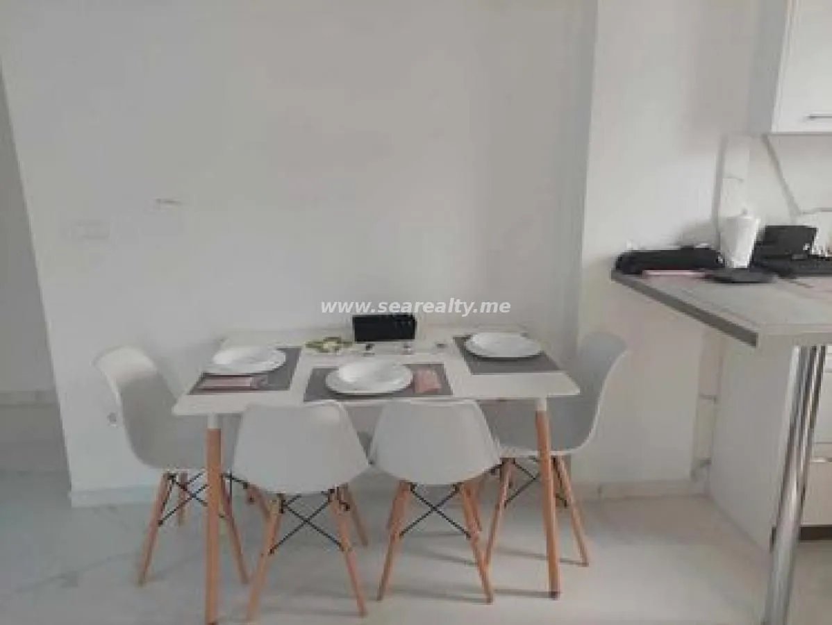 Izdavanje, dvosoban stan, 64m², Budva, Crna Gora